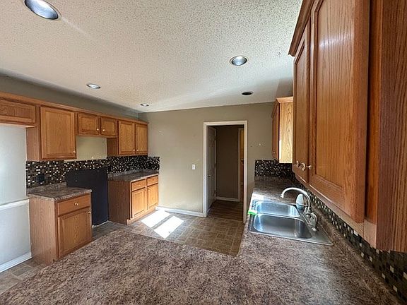 3rd image of 1067 Sumach Church Rd