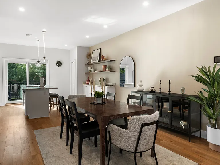 3590 Calumet St — Photo 14