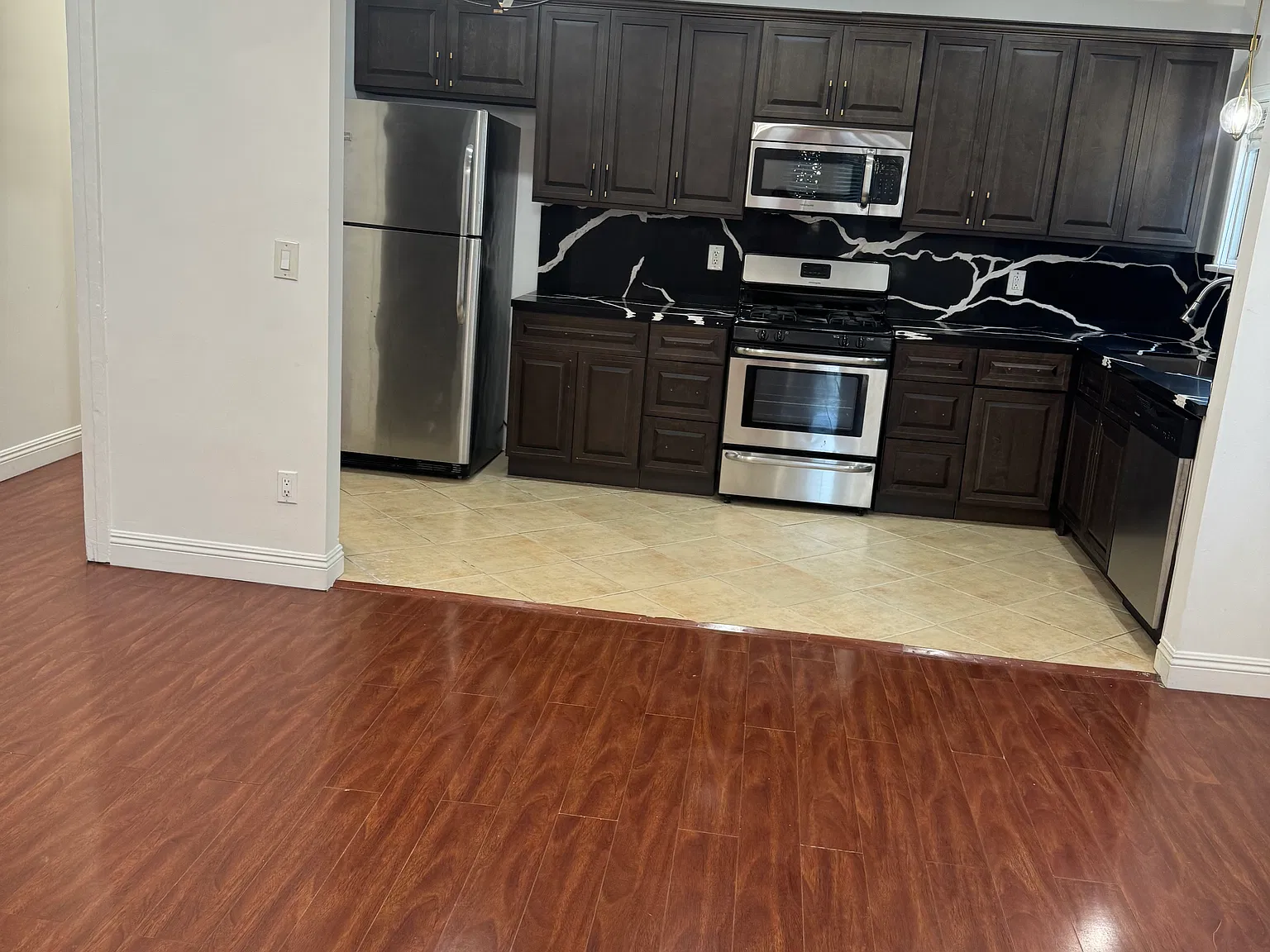 2 bed, 1300 sqft, $3,699 — Photo 4