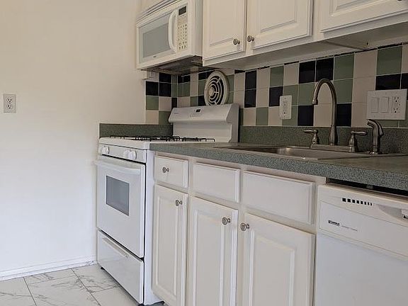 5th image of 2903 Charing Cross Rd APT 7