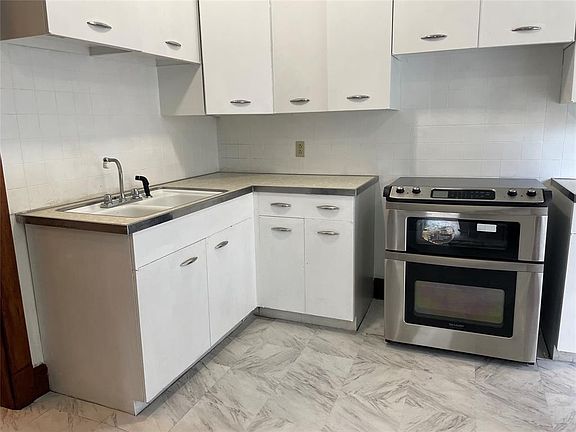 3rd image of 45 Vine St