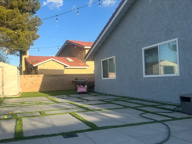 1833 Einstein St — Photo 40