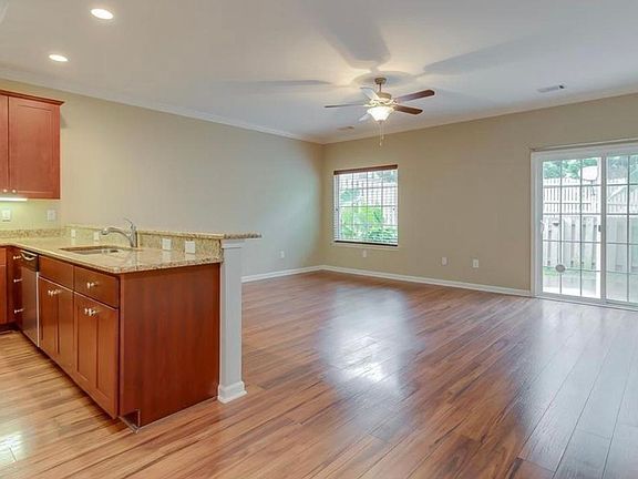 5th image of 42 Bay Springs Dr