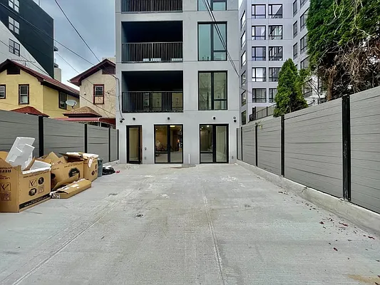 Rented by ERNY LLC | media 4