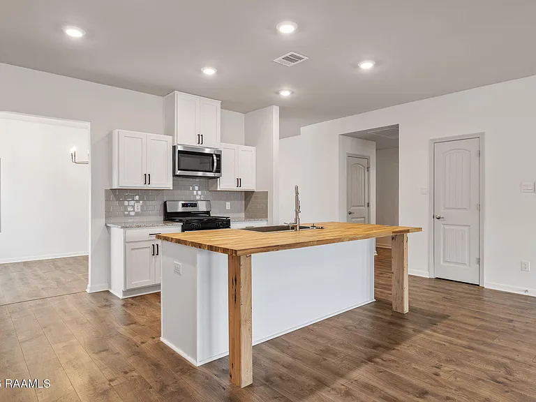 619 Griffiths Ct — Photo 8