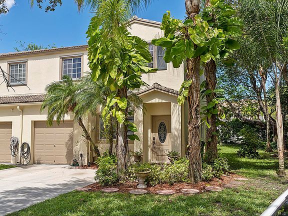 3rd image of 4776 Lago Vista Drive