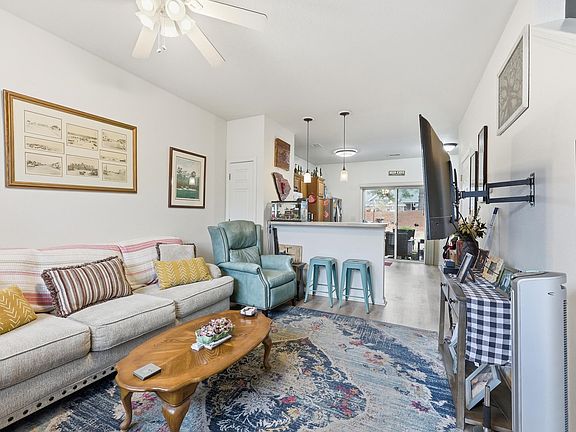 5th image of 152 Chenoa Dr. #B