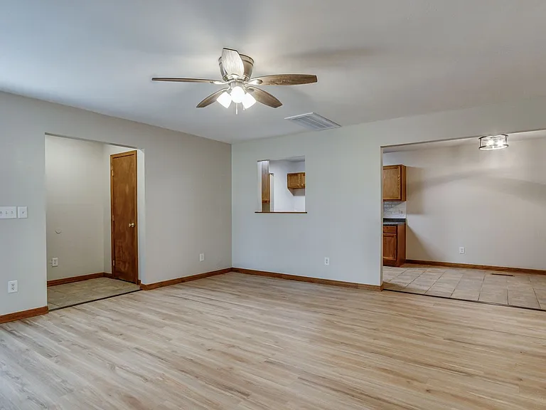 819 N Eagle Ln — Photo 10