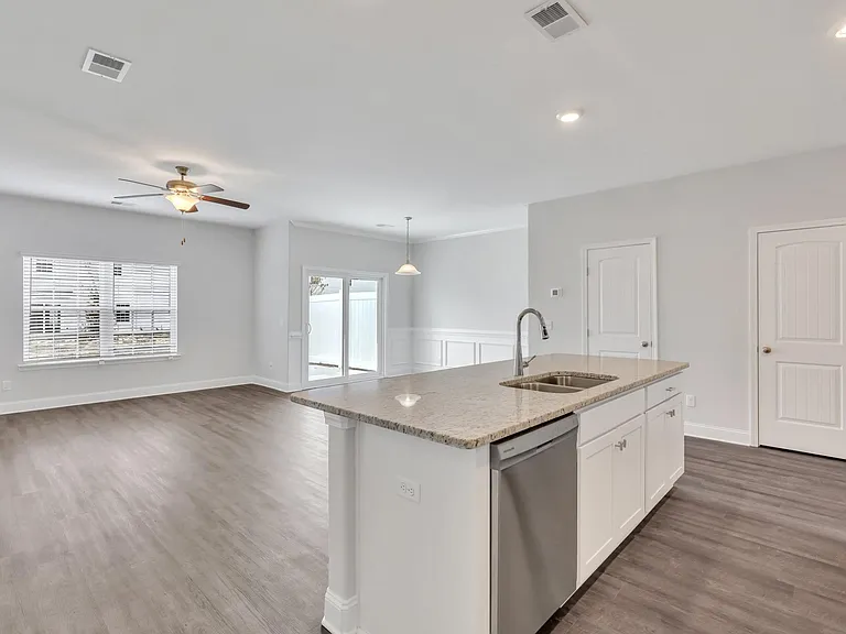 553 Governor Treutlen Cir — Photo 4