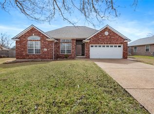 2312 S Pioneer Trl, Bryan, TX 77808