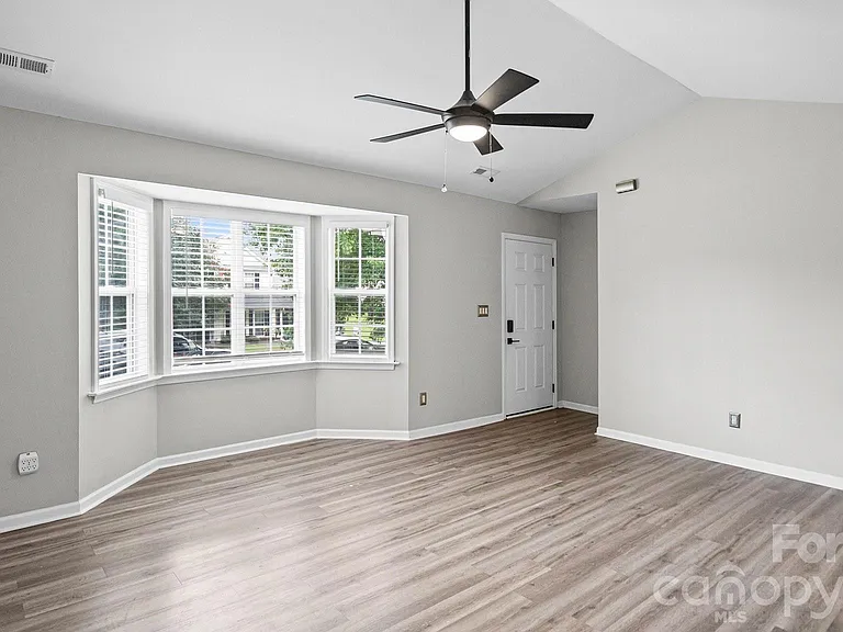 3320 Whitebridge Ln — Photo 4
