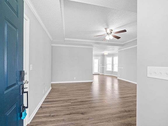 3rd image of 214 Kathleen Ct