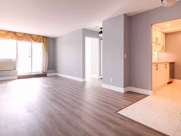 4th image of 308-107 Bagot St #308
