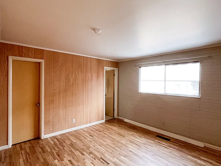2626 E Blaine Ave — Photo 6