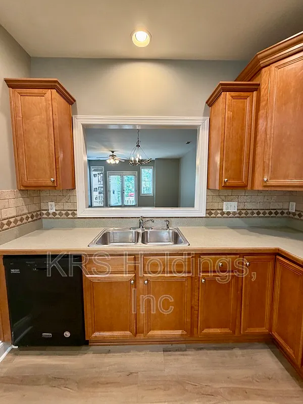 3 bed, 2.5 bath, 1558 sqft, $2,350 — Photo 4