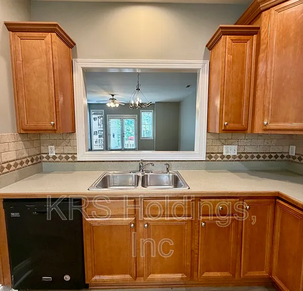 1950 Tudor Ct — Photo 4