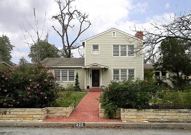 1st image of 223 E Elmview Pl