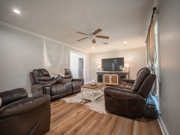 2797 E Gauthier Rd, Lake Charles, LA 70607