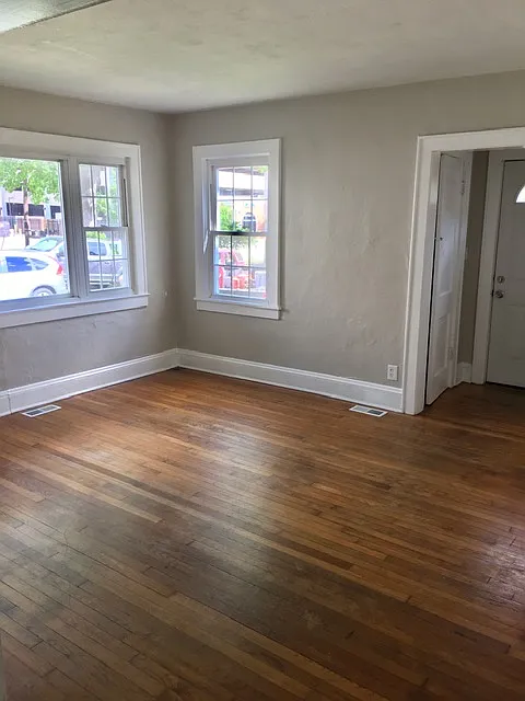 3 bed, 1074 sqft, $2,100 — Photo 2