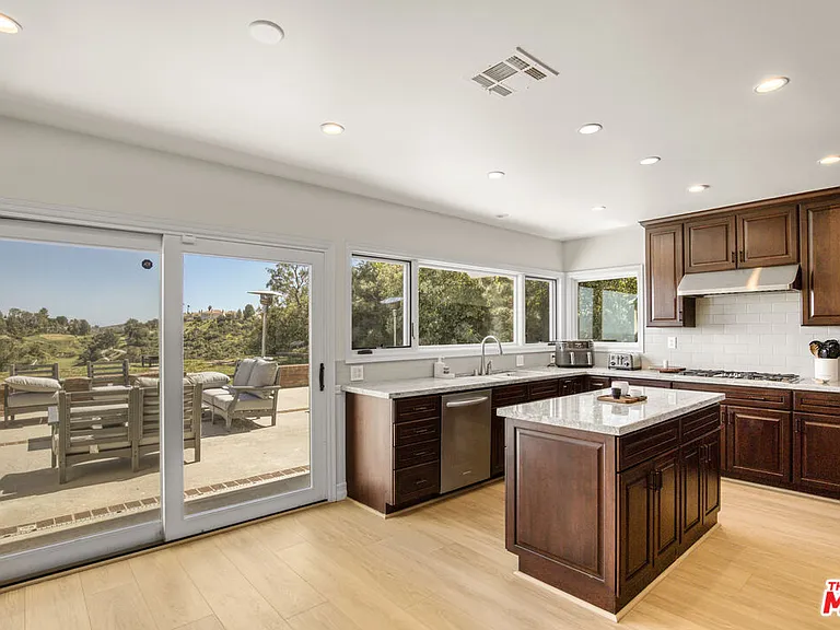 3970 Ellenita Ave — Photo 12