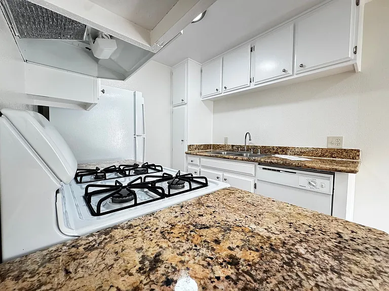 17740 Scherzinger Ln — Photo 13
