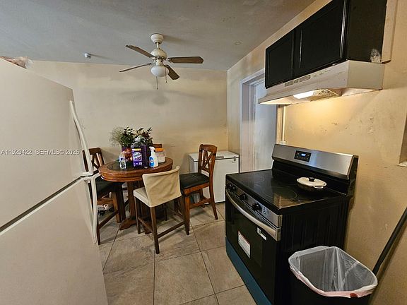 4th image of 221 NE 21st St