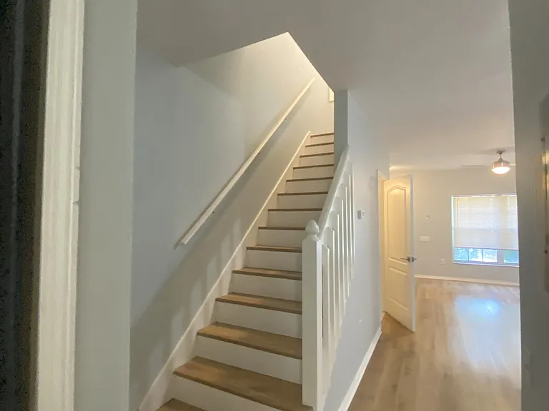 1307 Throckmorton Dr — Photo 4