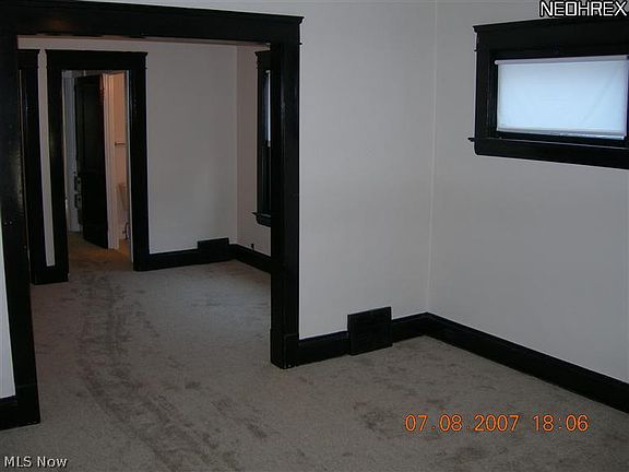 5th image of 18248-50 Sloane Ave
