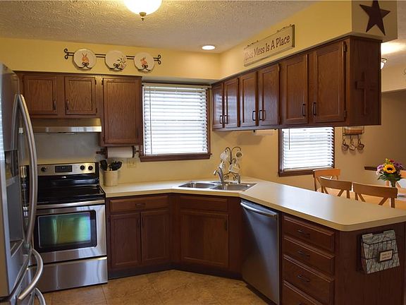 5th image of 644 Cobblestone Dr