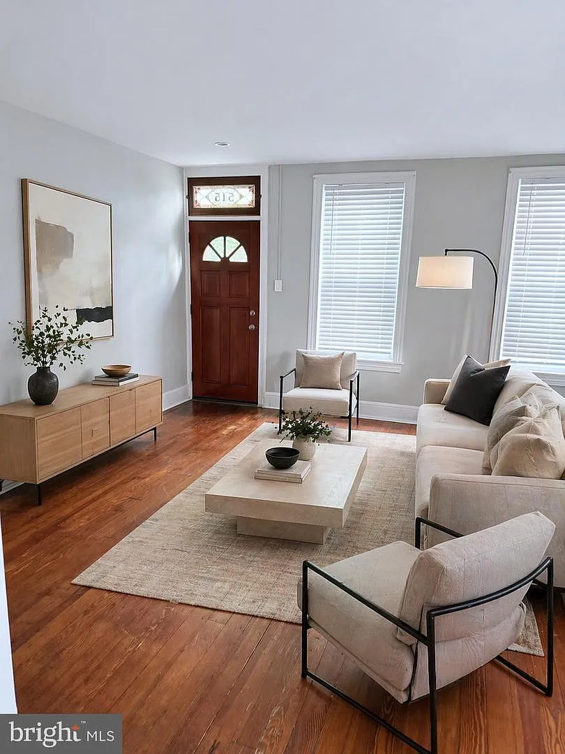 3 bed, 1152 sqft, $2,400 — Photo 2