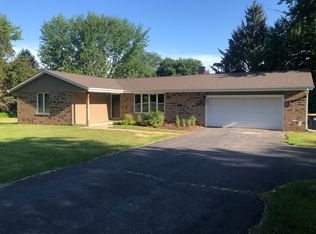 6744 Lynnhurst Ln, Roscoe, IL 61073