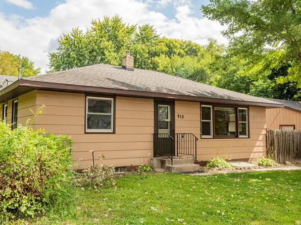 910 12th St, Newport, MN 55055