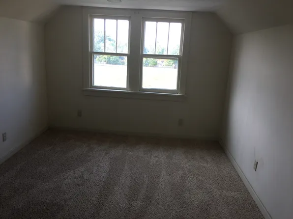 1740 Catalpa Rd, Cleveland, OH 44112