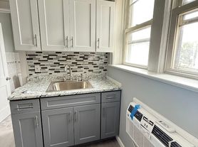 372-374 S 20th St