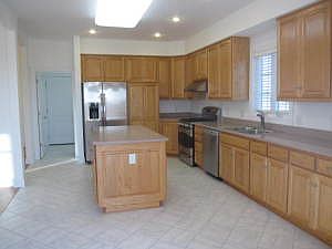 5th image of 4812 S Lakewood Dr