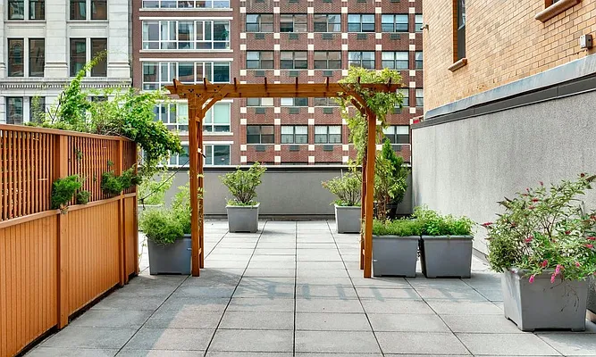 Rented by SERHANT. | media 10