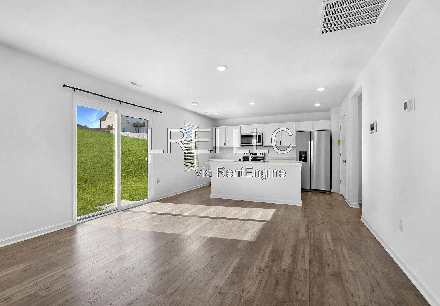 4 bed, 3.0 bath, 2053 sqft, $2,650 — Photo 3