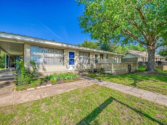3rd image of 520 Panorama Drive
