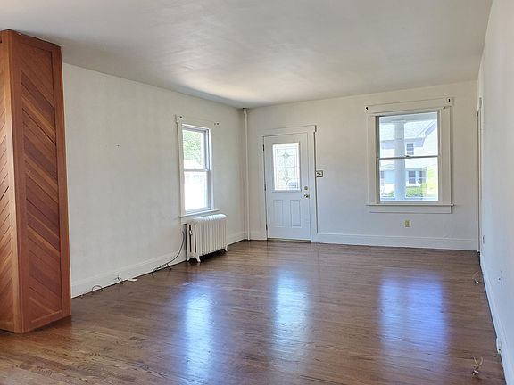 Huge living room, newer laminate flooring