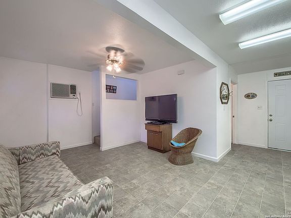 5th image of 1108 Pebble Beach Dr NW