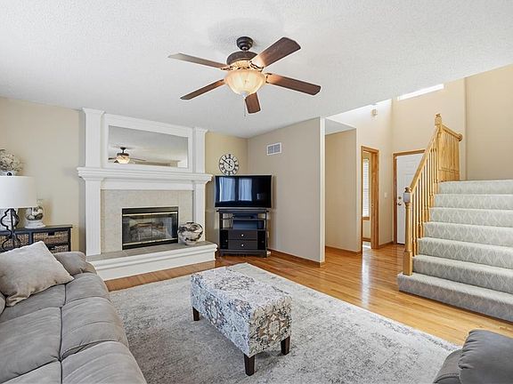 3rd image of 19104 W 163rd Pl