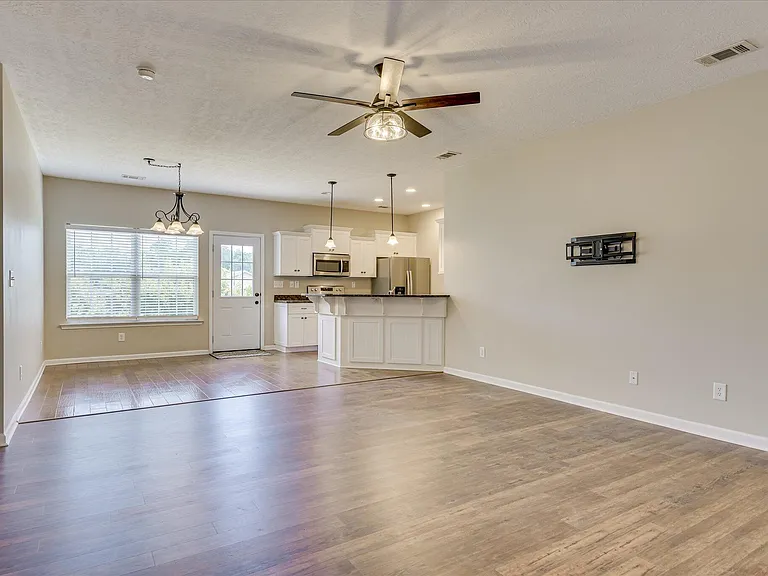 178 Kline St NW — Photo 3