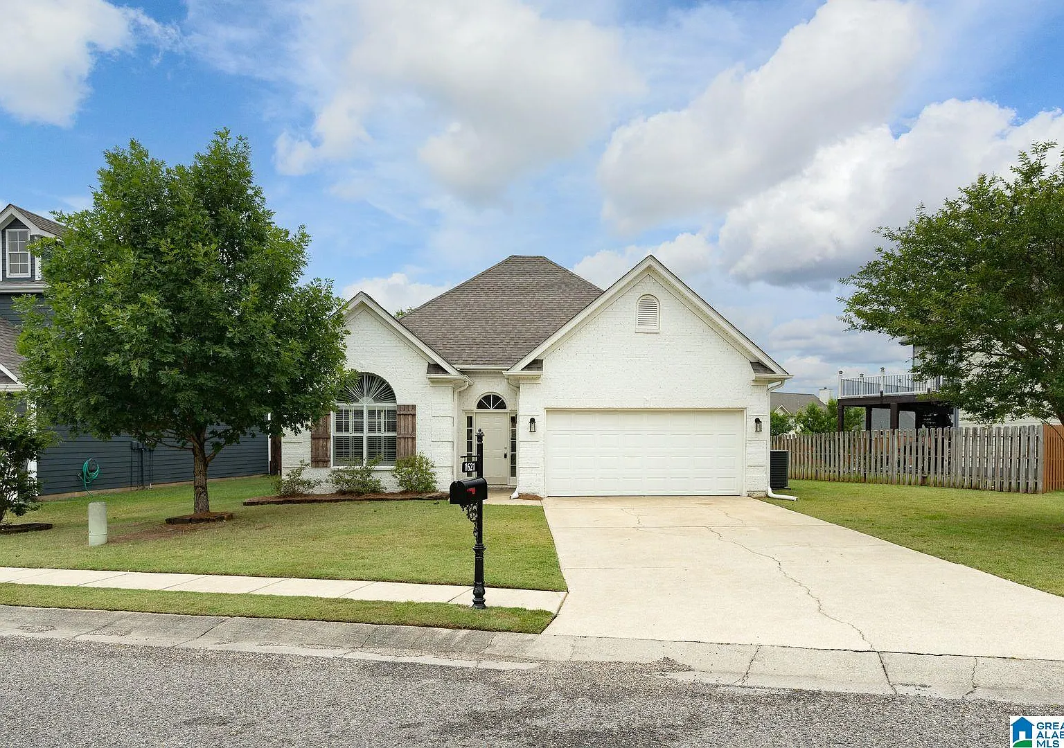 3 bed, 2.0 bath, 1441 sqft, $1,495 — Photo 2