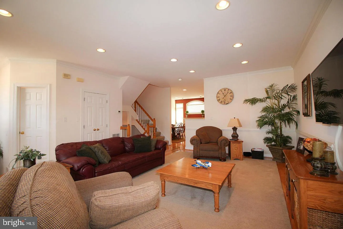 3 bed, 3.5 bath, 2008 sqft, $3,500 — Photo 3
