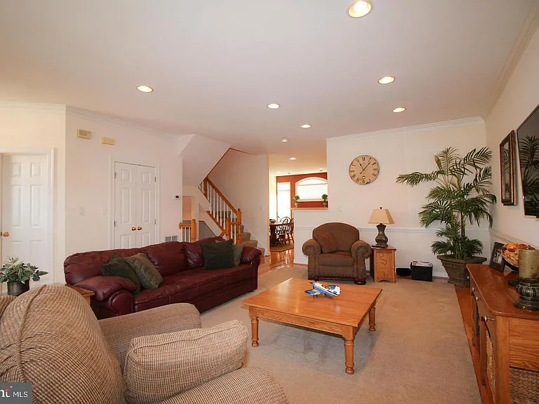 4553 Fair Valley Dr — Photo 3