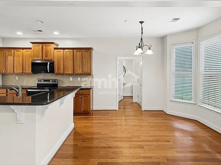710 Pear Grove Pl — Photo 5