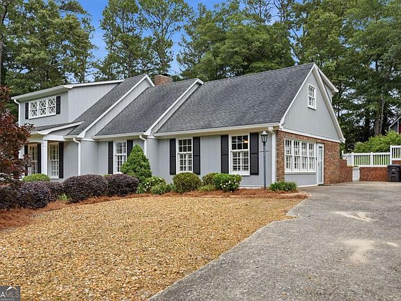 2nd image of 2 Walnut Dr