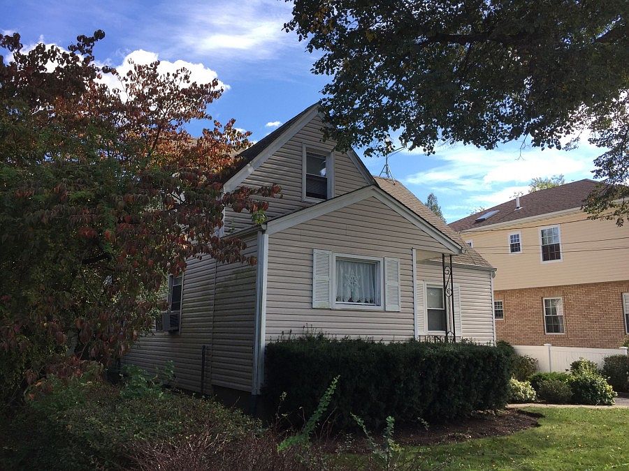 1st image of 20 Dail St