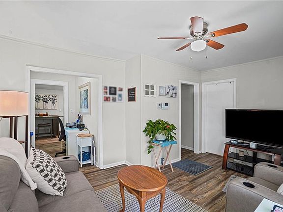 5th image of 410 NE 75th Ter