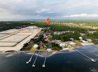 1810 W Smugglers Cove Dr, Gulf Breeze, FL 32563